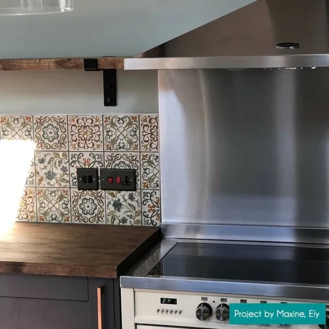 Lucy Flower Embossed Gloss Decor Wall Tiles