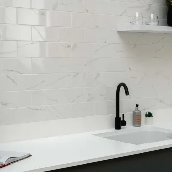 Vena Biana Flat Gloss Marble Effect Metro Tiles 20x10