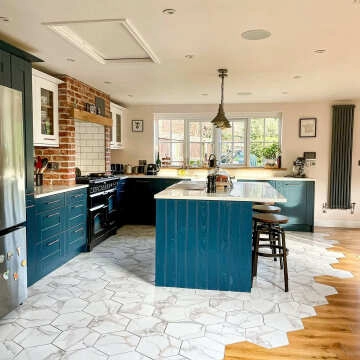 Voronoi White Marble Effect Hexagon Tiles