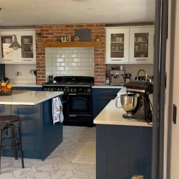 Voronoi White Marble Effect Hexagon Tiles