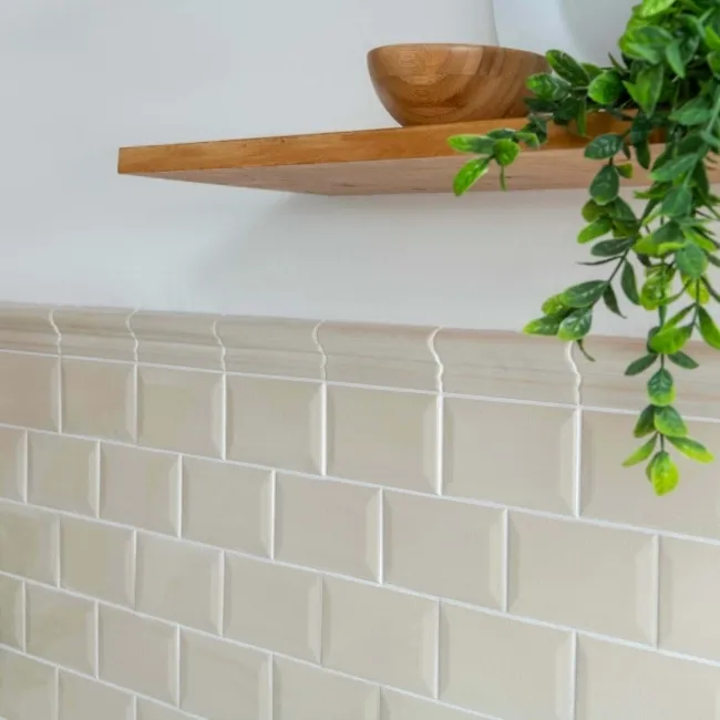 Antique Charmarande Crackle Cream Moldura Border Tiles