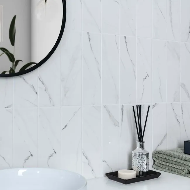 Vena Biana White Flat Gloss Marble Effect Metro 30x10 Wall Tiles