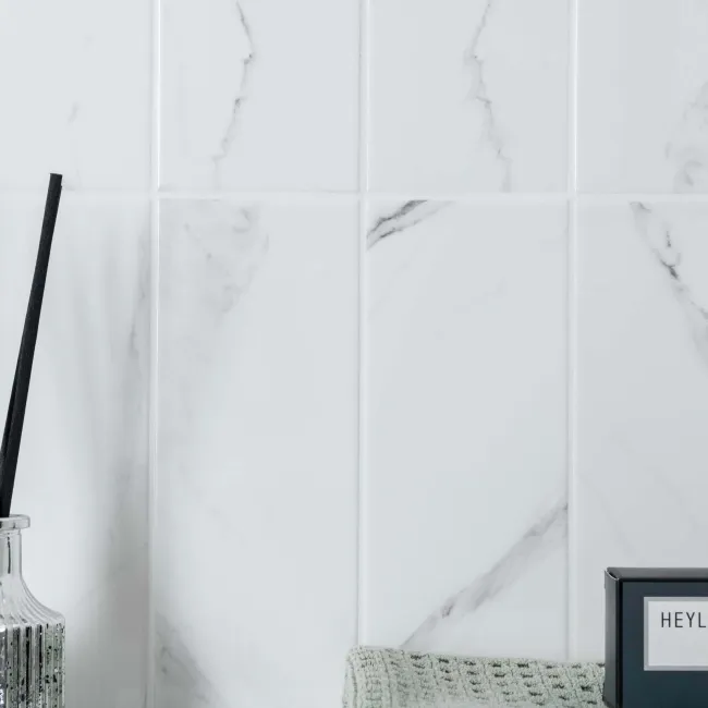 Vena Biana White Flat Gloss Marble Effect Metro 30x10 Wall Tiles