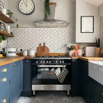 Vena Biana White Mini Bumpy Gloss Marble Effect Metro Wall Tiles