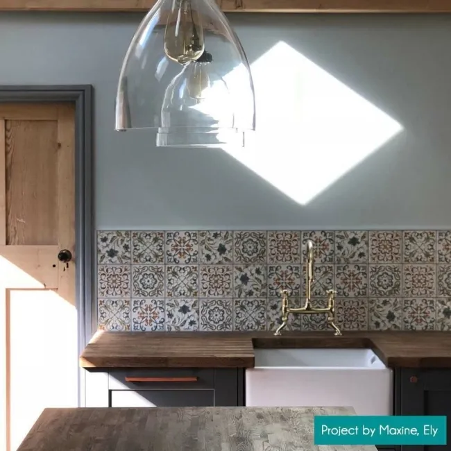 Lucy Flower Embossed Gloss Decor Wall Tiles