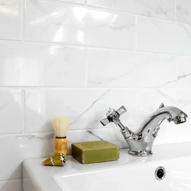 Vena Biana White Flat Gloss Marble Effect Metro 30x10 Wall Tiles