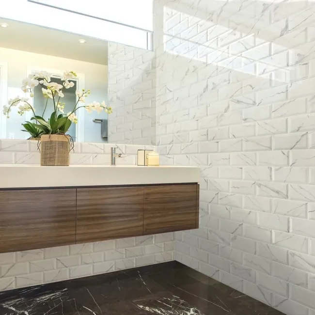 Vena Biana Bevelled White Gloss Marble Effect Metro Wall Tiles