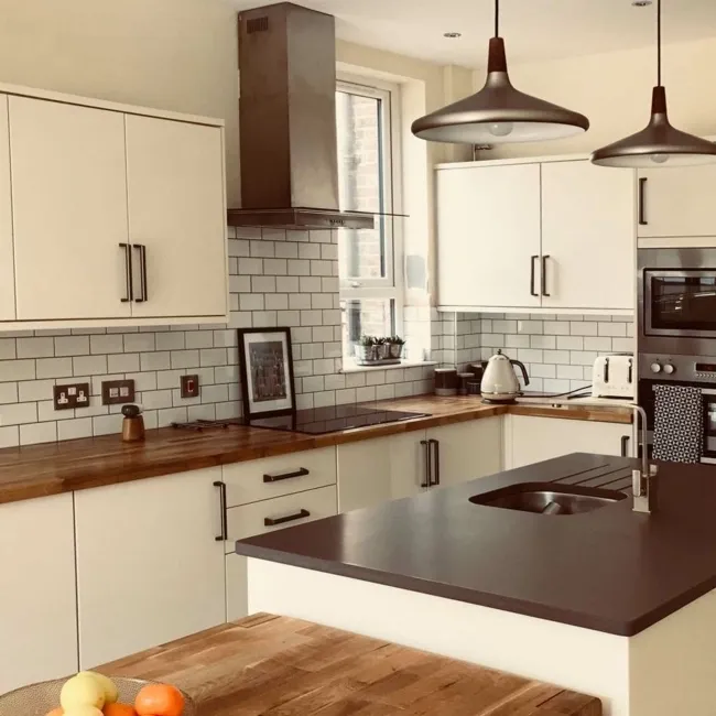 Flat Ceramic Whitechapel Gloss White Metro Tiles