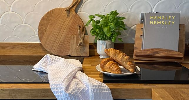 Ruth has used our Achilles Fish Scale Tiles for a Kitchen Twist