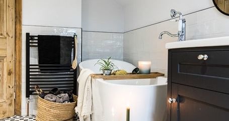 Kelly Used our Churchill Chequer Mosaic Tiles to Add a Victorian Vibe to her Bathroom