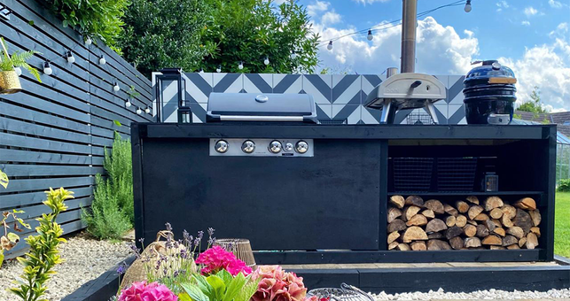 Liz Created a Fabulous Outdoor Kitchen with our Zebra Stripe Monochrome Tiles
