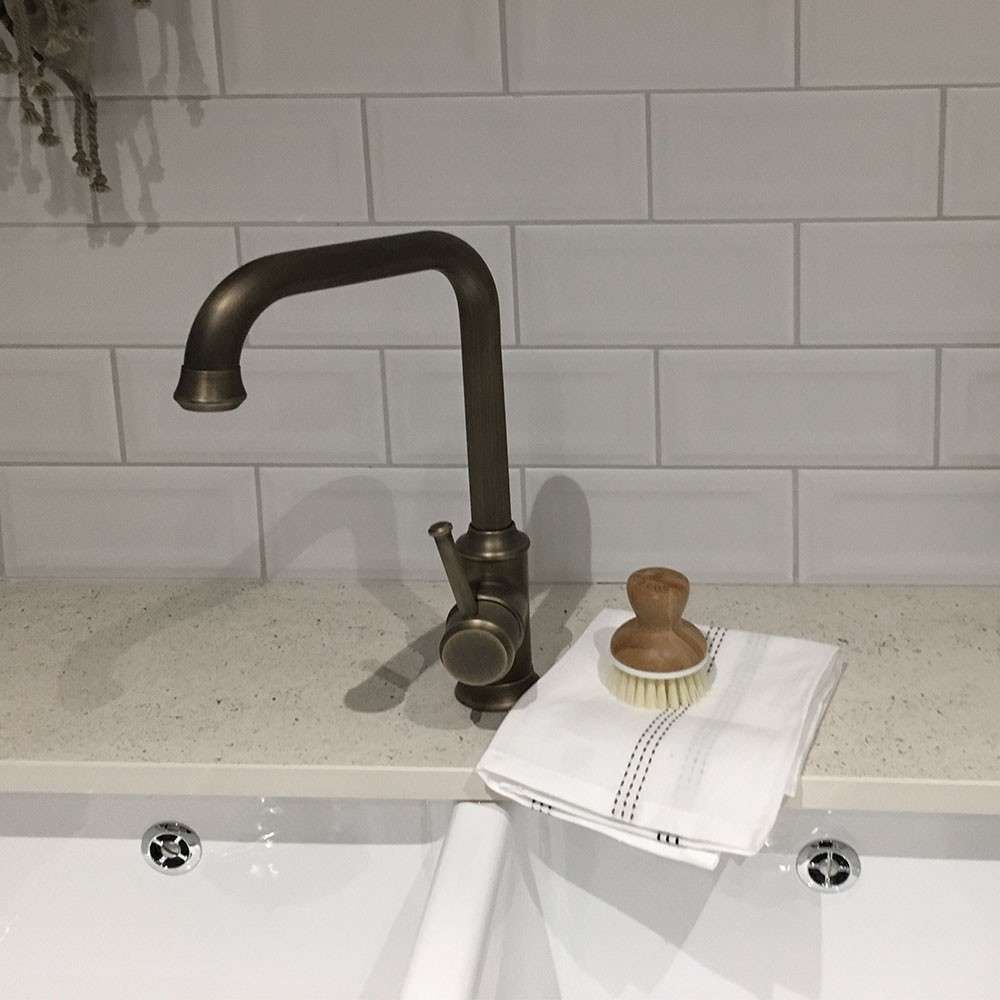 How To Regrout Tiles: A Guide to Regrouting Tiles