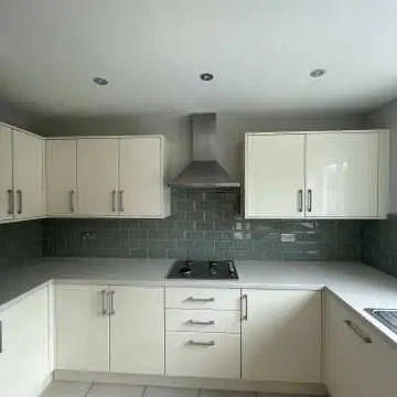 Greenwich Ceramic Gloss Green Metro Tiles