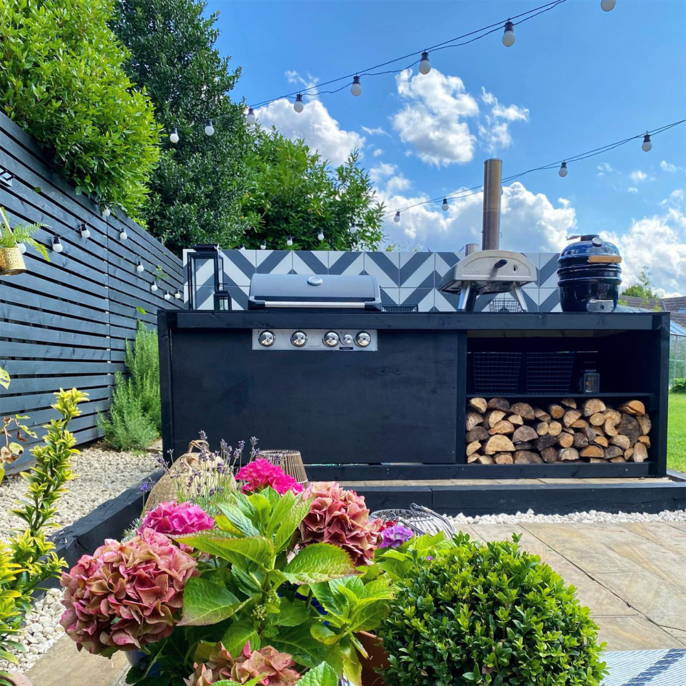 Liz Created a Fabulous Outdoor Kitchen with our Zebra Stripe Monochrome Tiles