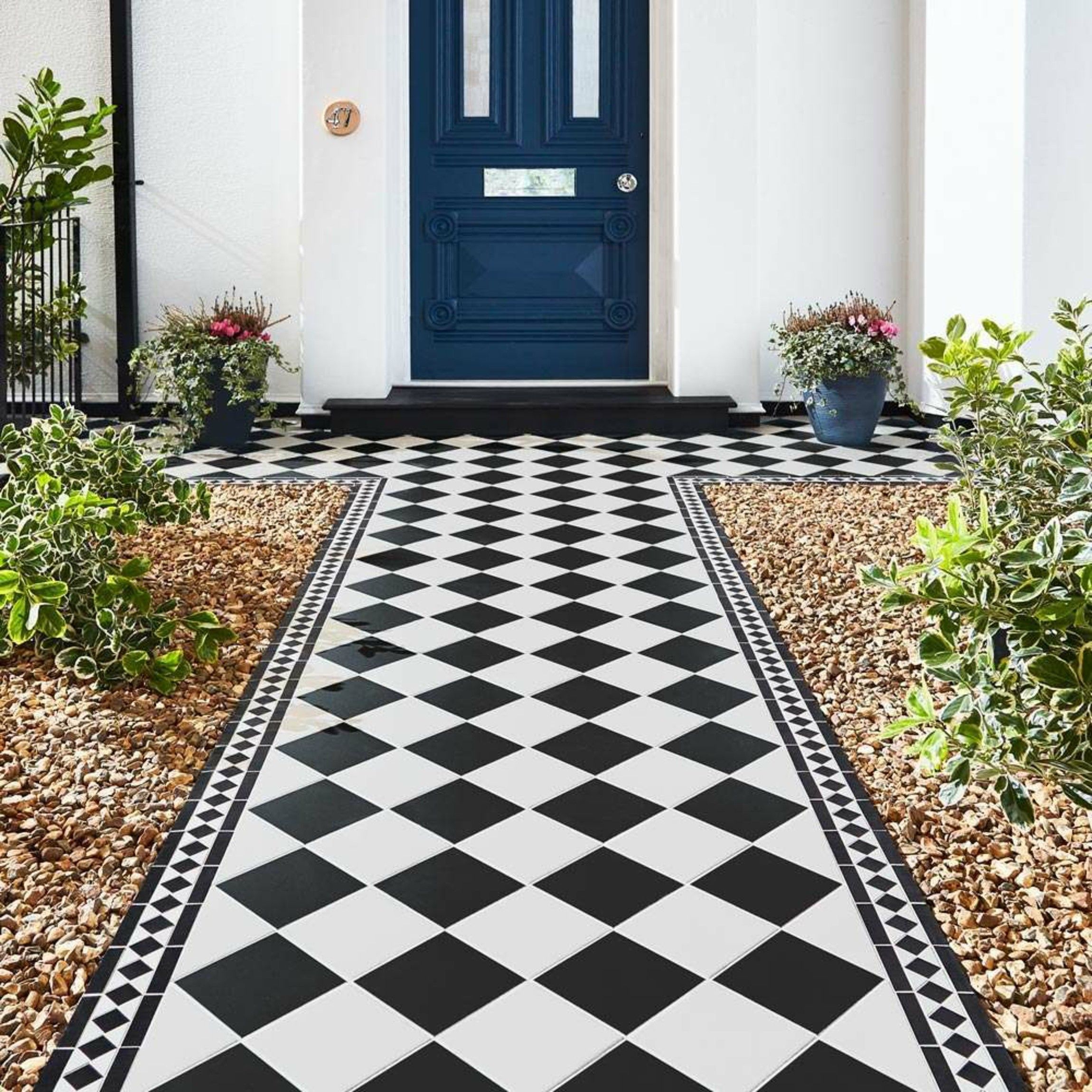 Gosford Black and White Border Tiles