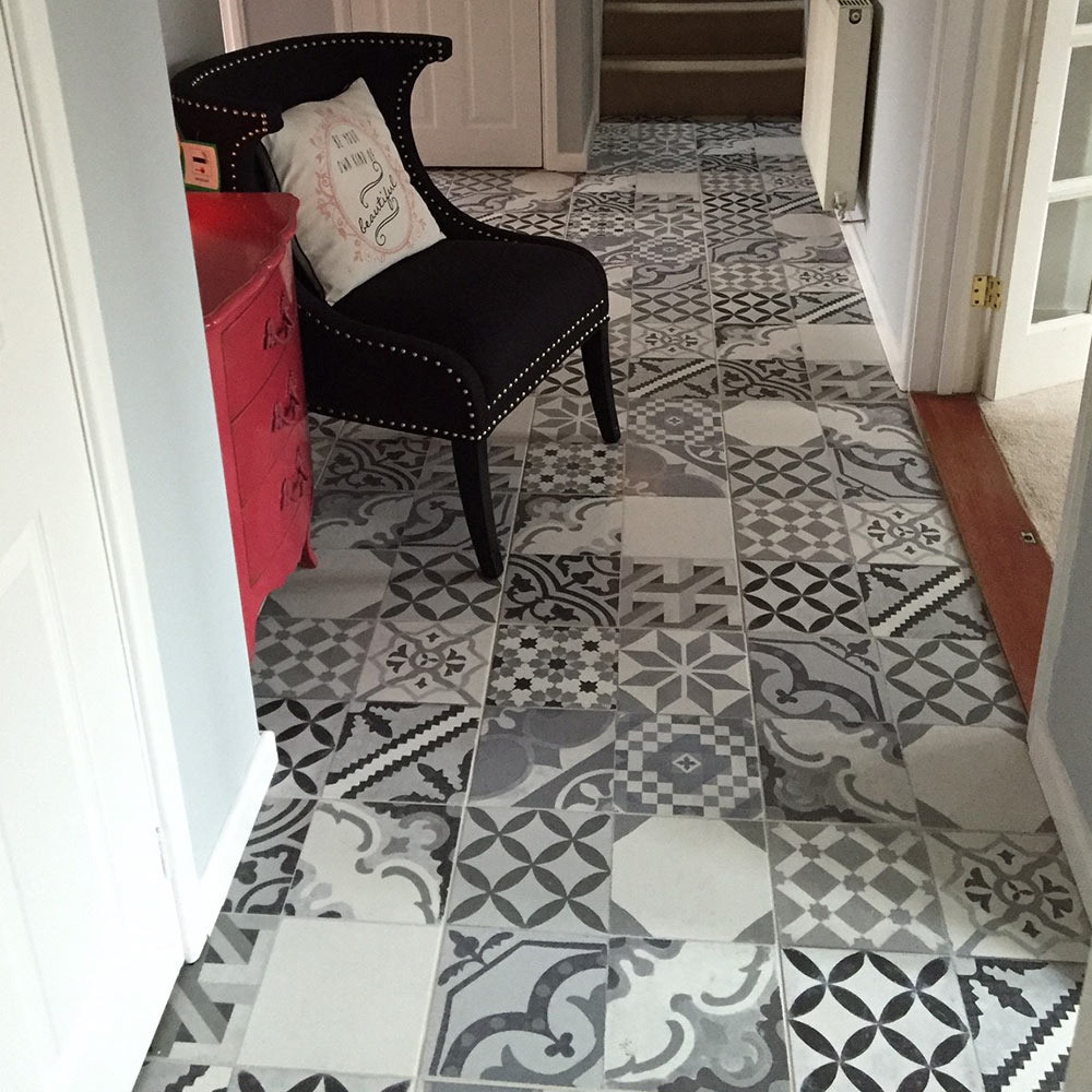 Grey patterned kutlu floor tiles