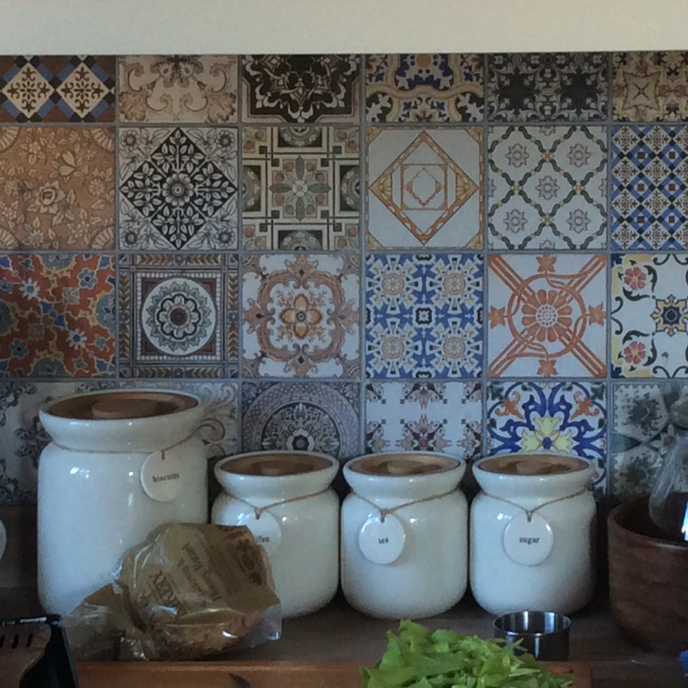 Patterned meknes kitchen splashback tiles
