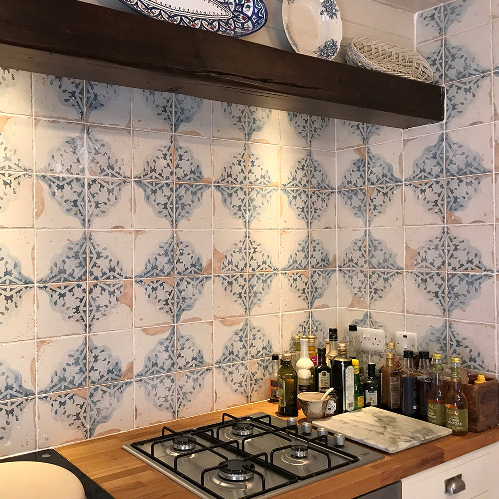 Blue patterned kitchen wall tiles