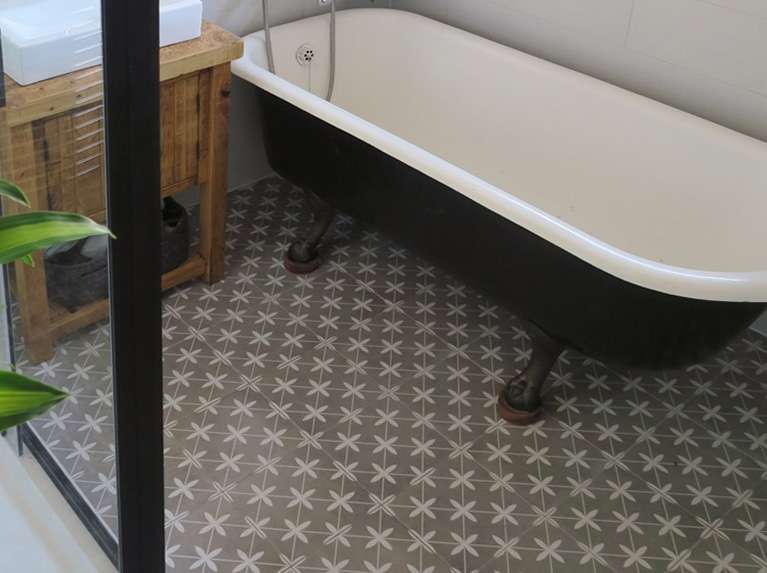 Amber&#8217;s Charming Bathroom Transformation &#8211; Memoir Encaustic Tiles