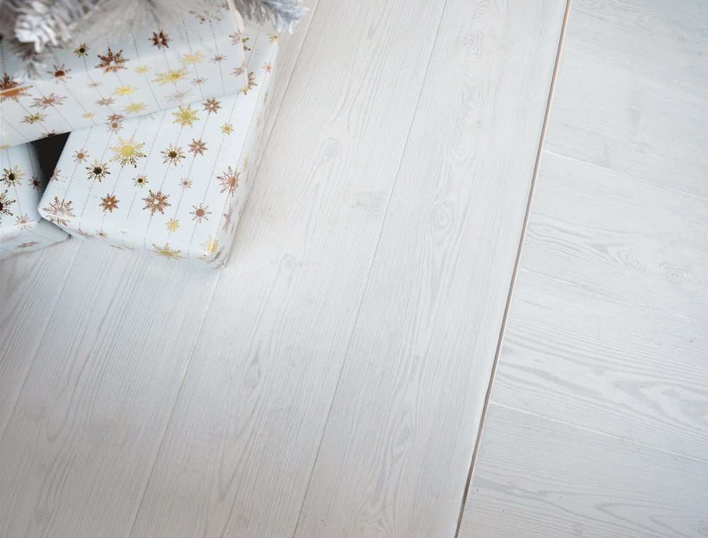 White wood effect tiles Christmas