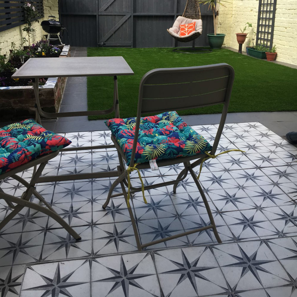 Patterned patio paving tiles