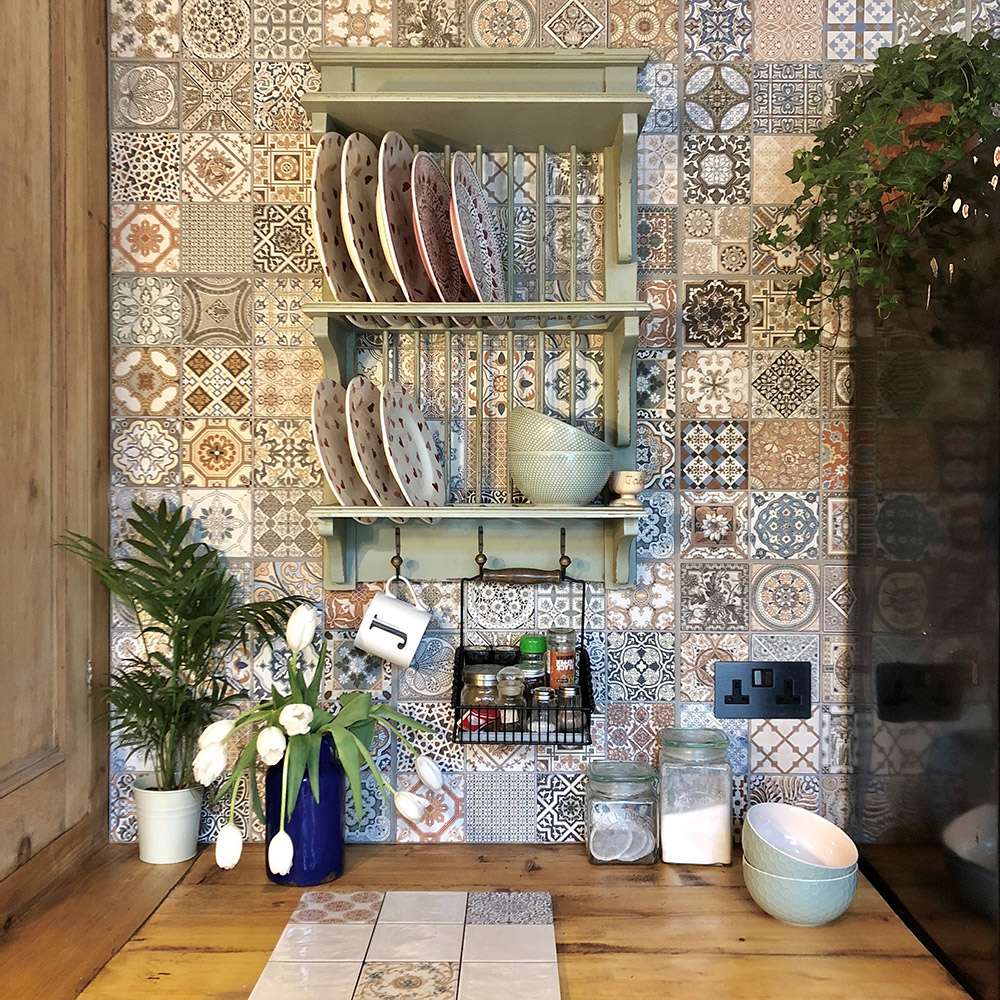 Jade&#8217;s Patterned Kitchen Feature Wall &#8211; Meknes Tiles