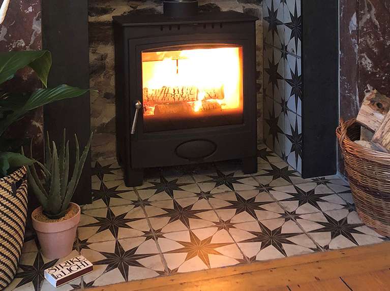Wendy&#8217;s Patterned Fireplace &#8211; Scintilla Tiles