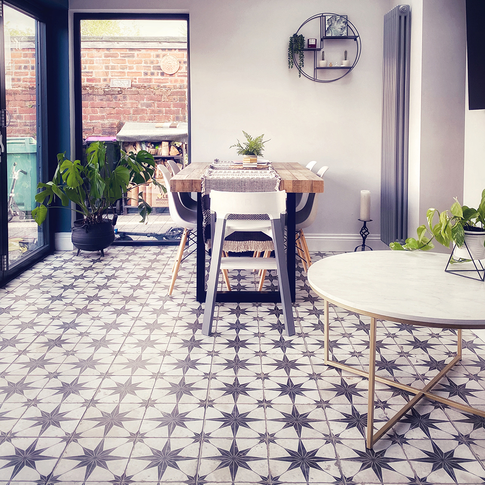 Star patterned dining room floor tiles