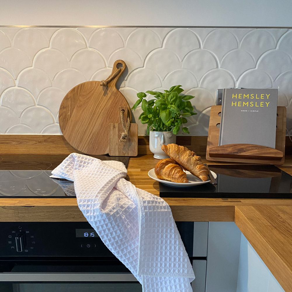 Ruth has used our Achilles Fish Scale Tiles for a Kitchen Twist