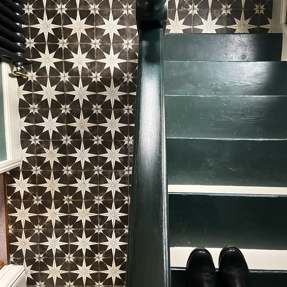 Hallway black star scintilla tiles